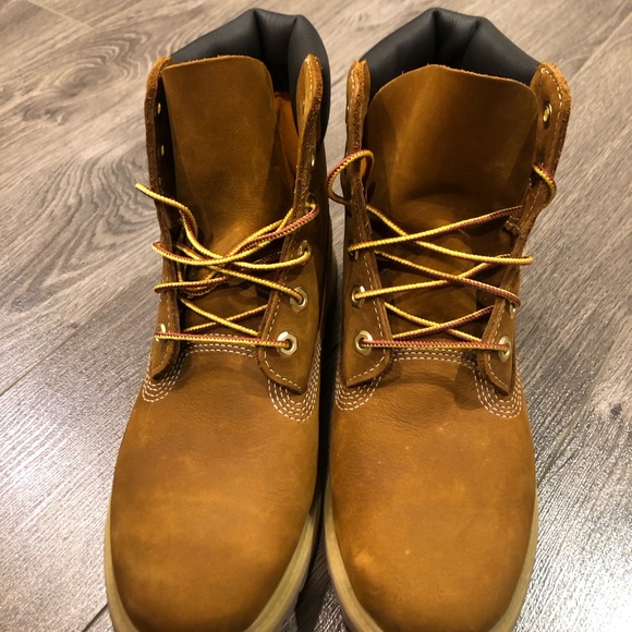Timberland 6” Premium boots. Women’s size US9 - Picture 2 of 7